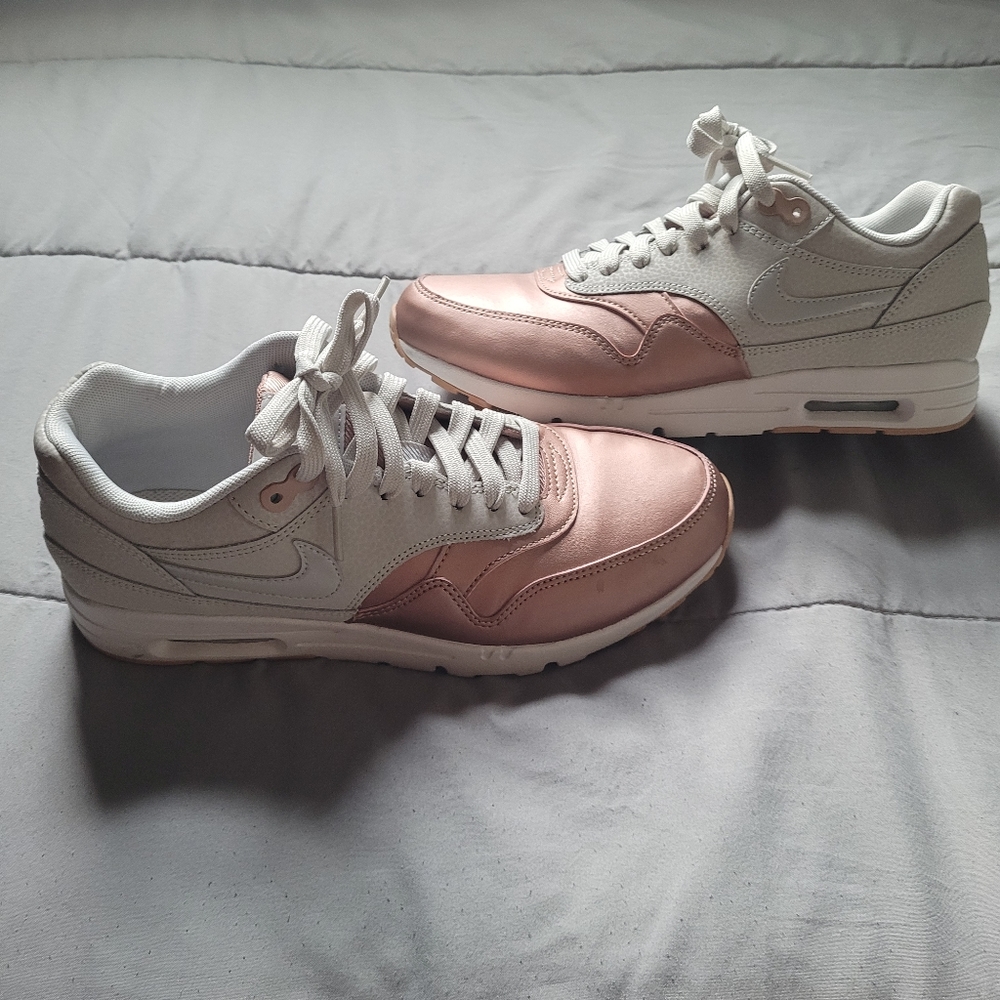 NIKE air sneakers metallic rose gold & light grey Size 8.5